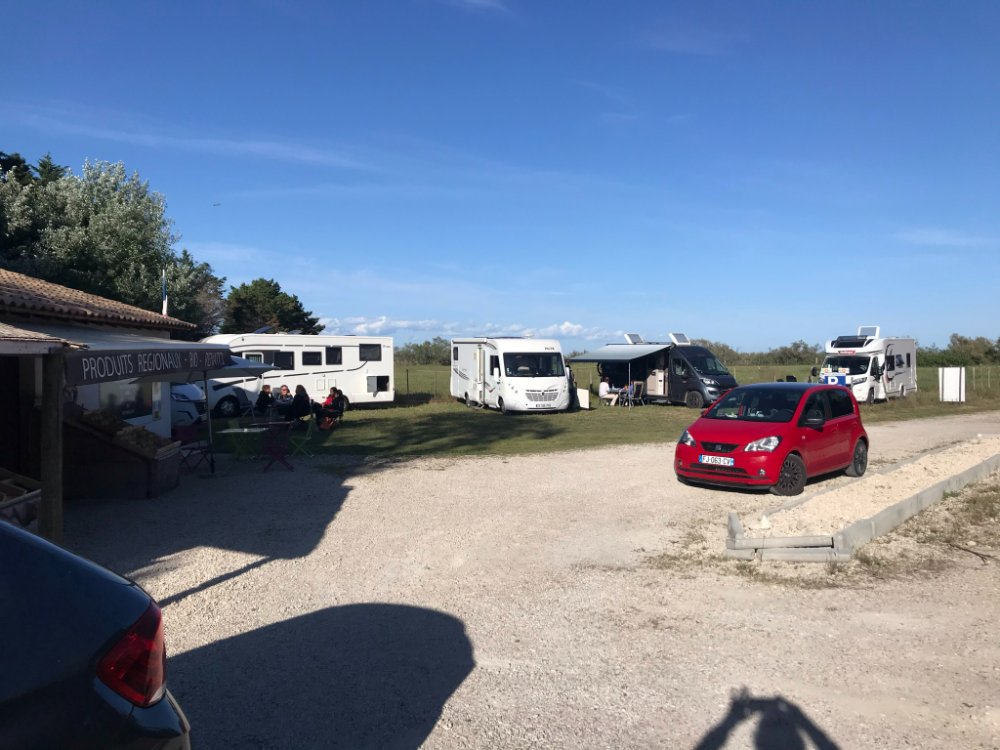 Aire camping-car  Saintes-Maries-de-la-Mer (13460) - Photo 1